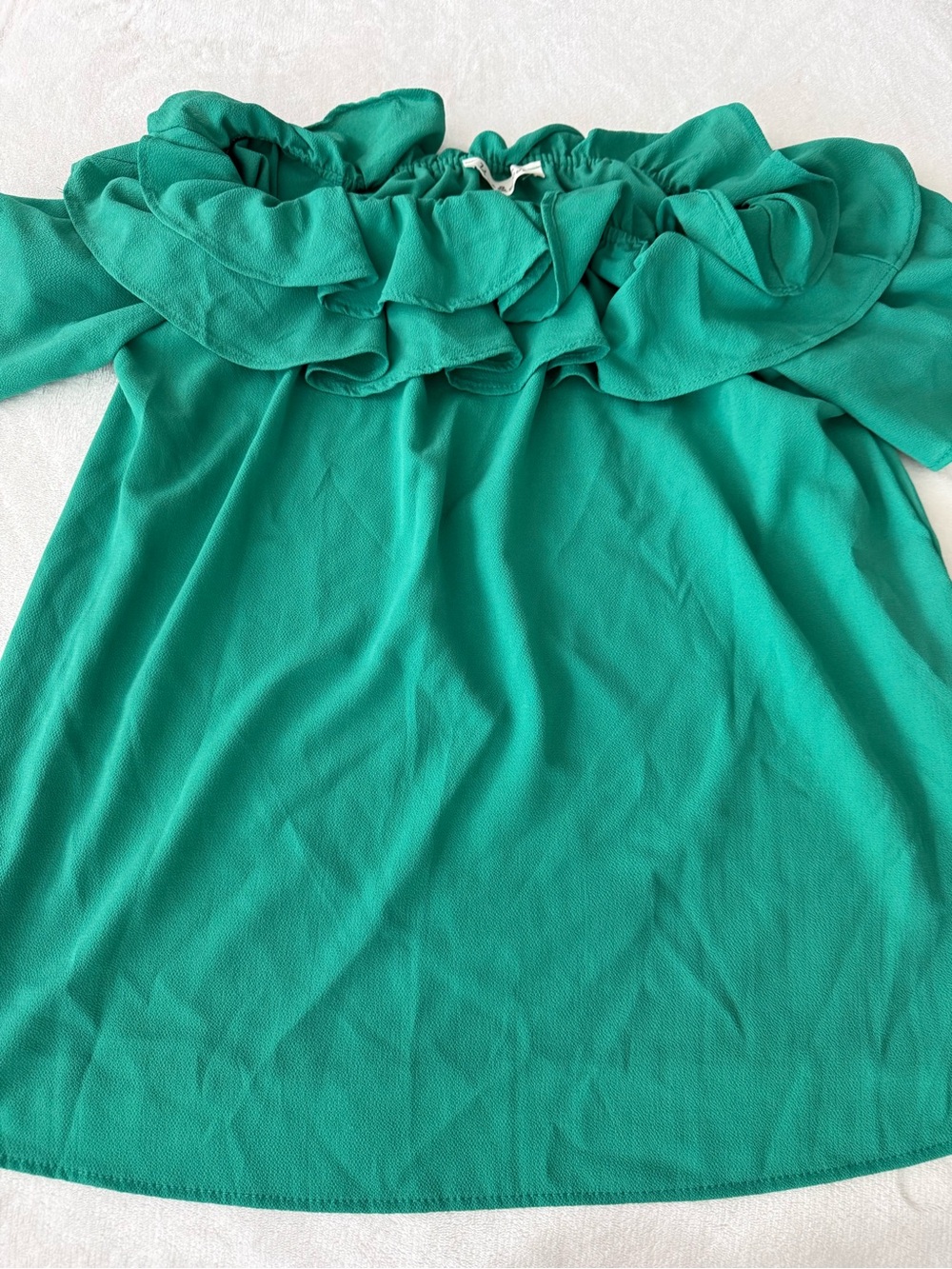 Vine & Love Women’s Green Ruffle Collar Blouse Size Medium E03